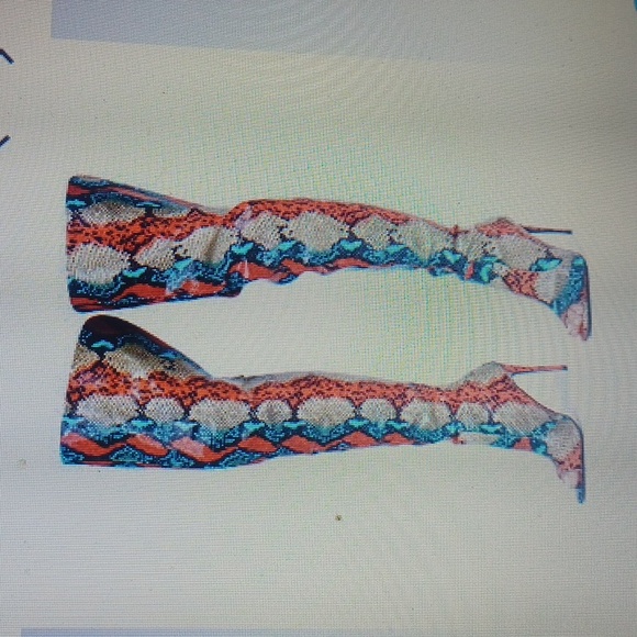 Reptile print thigh high boots - Picture 4 of 5